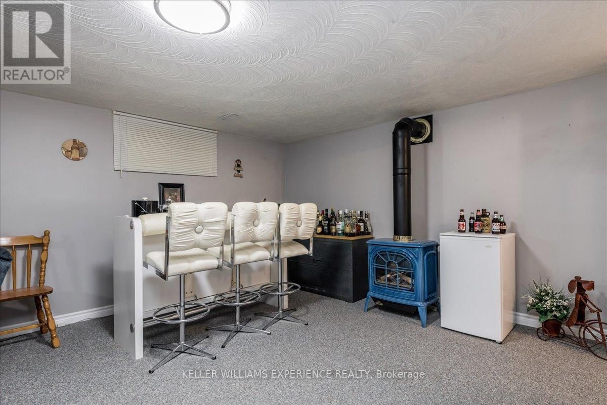 92 HICKLING TRAIL Image 23