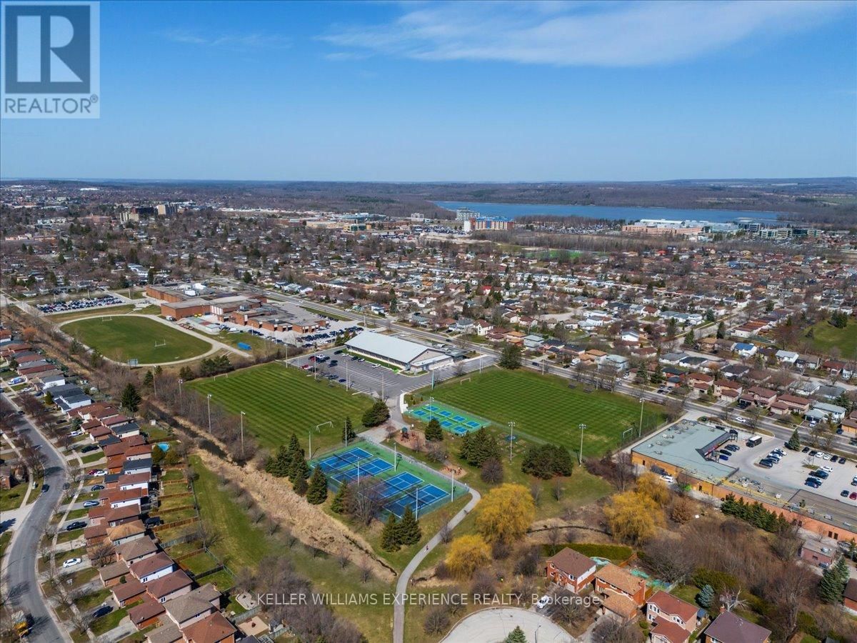 92 HICKLING TRAIL Image 37