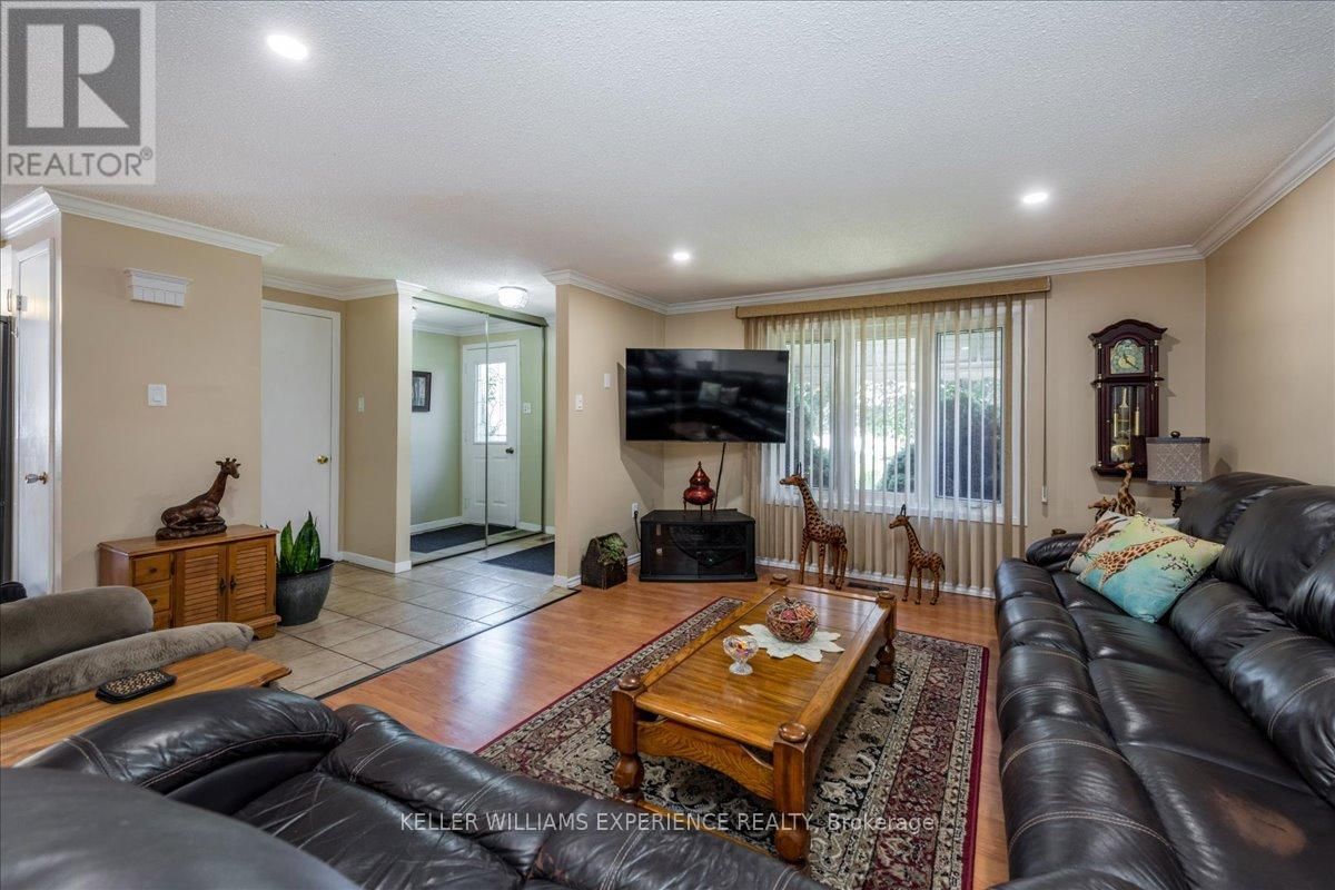 92 HICKLING TRAIL Image 6
