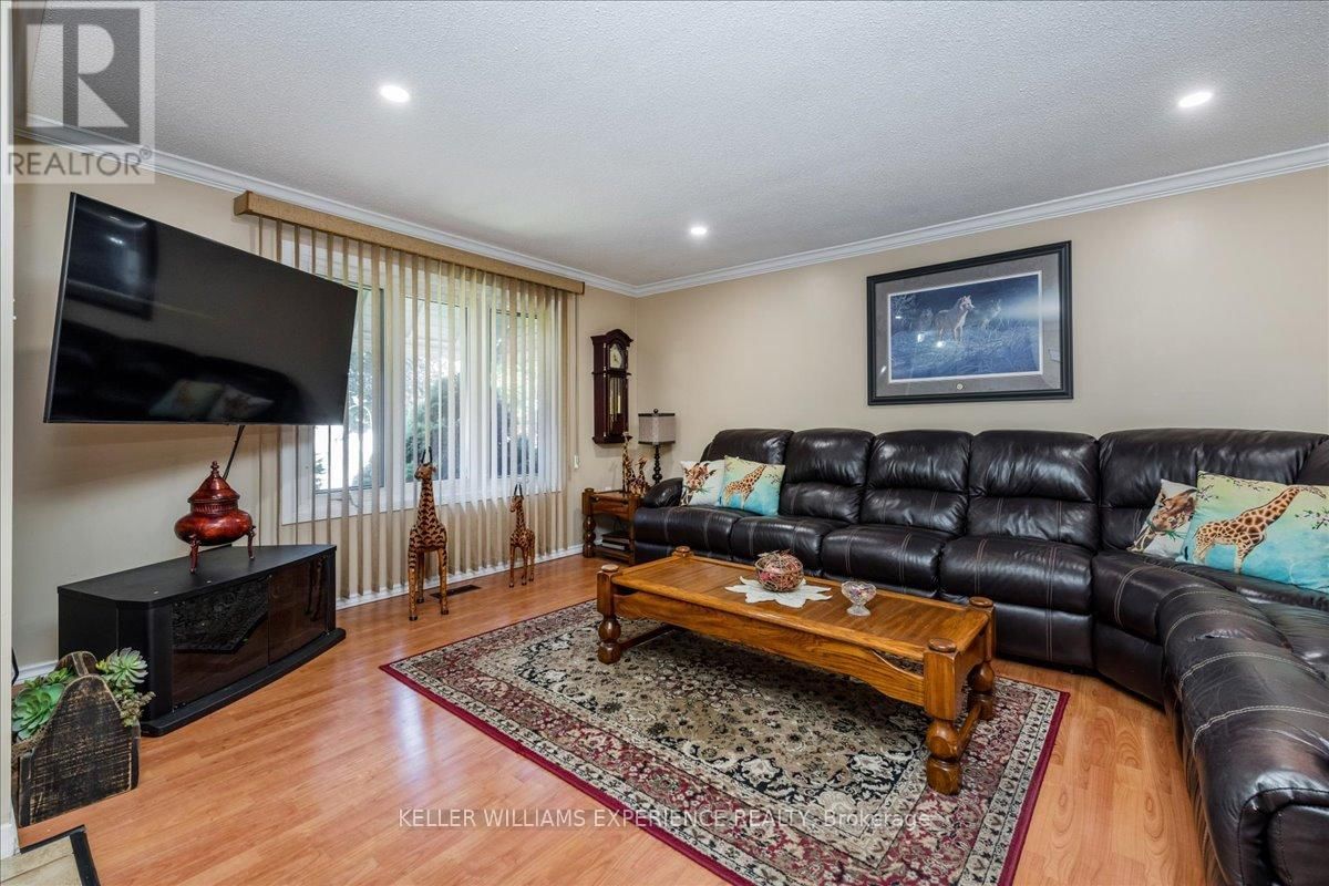 92 HICKLING TRAIL Image 8