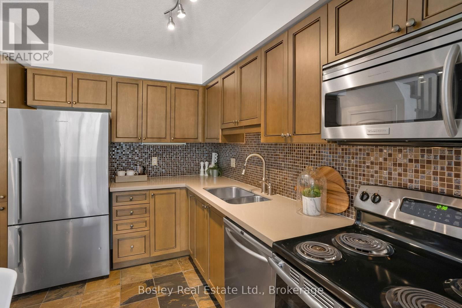 41 SILVER GLEN BOULEVARD Image 4