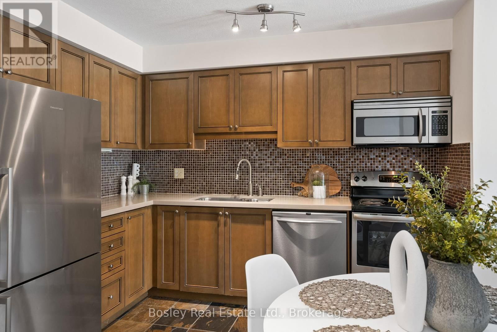 41 SILVER GLEN BOULEVARD Image 5