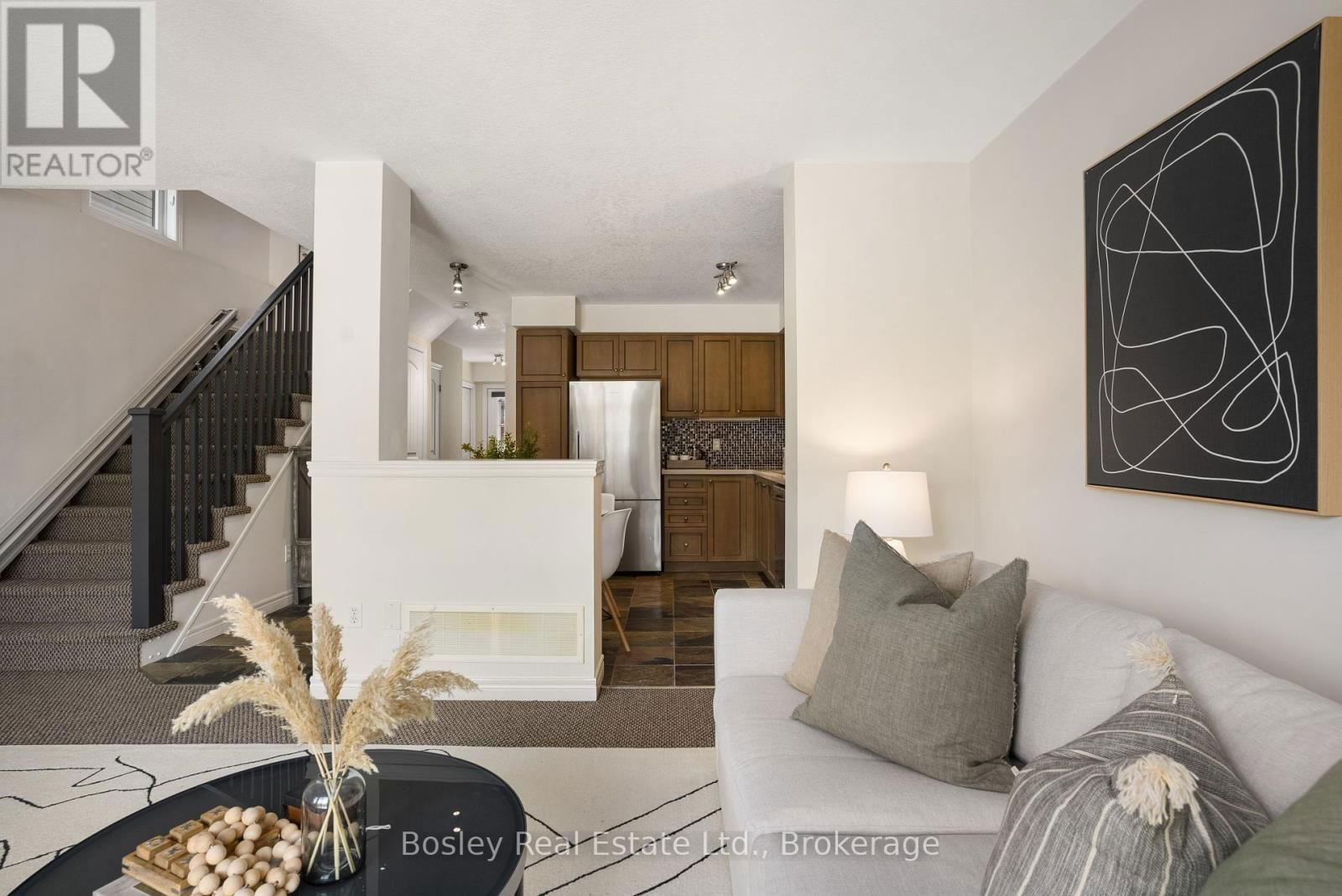 41 SILVER GLEN BOULEVARD Image 8