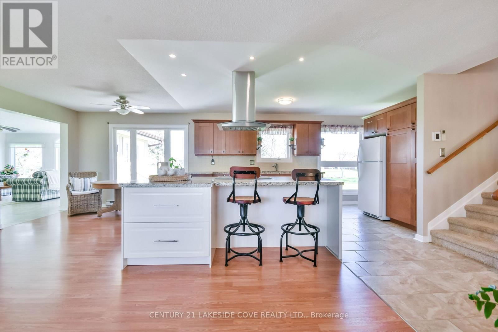 121 BAYSHORE DRIVE Image 11