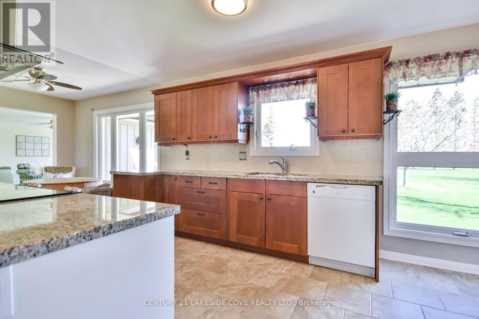121 BAYSHORE DRIVE Image 12