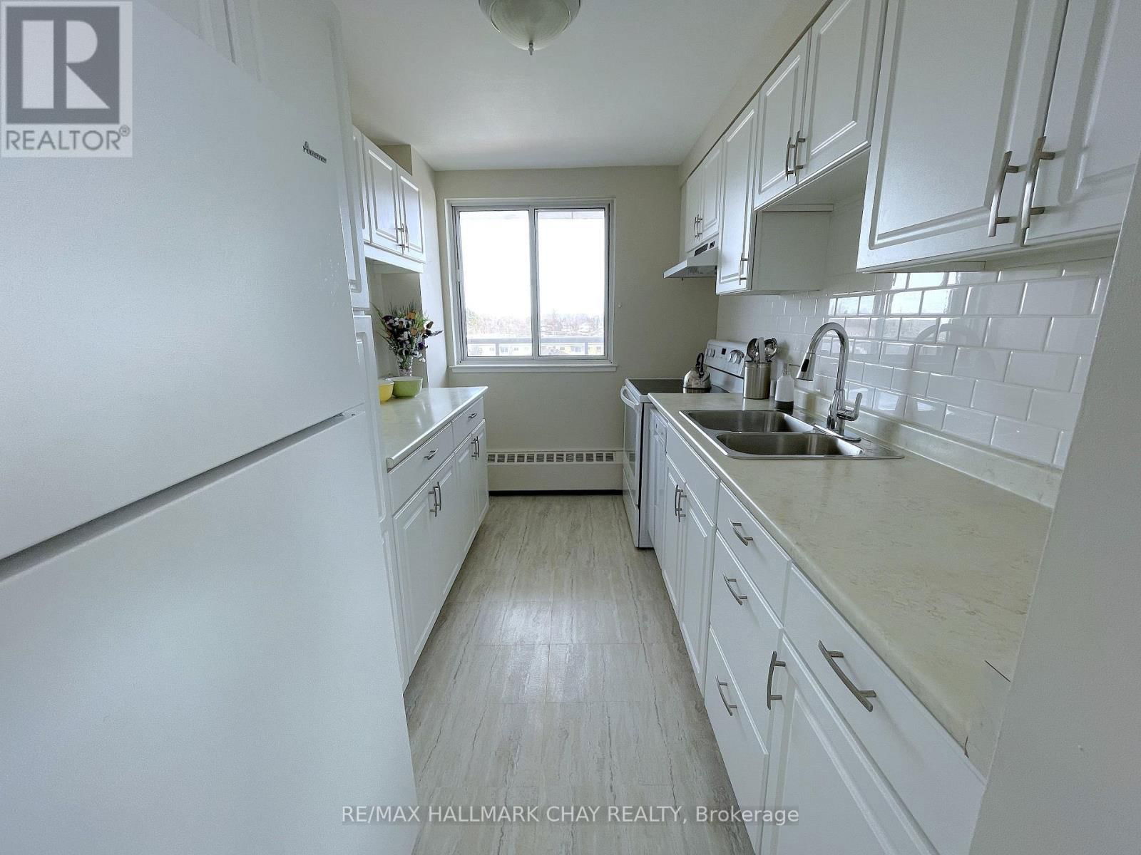 702 - 414 BLAKE STREET Image 9