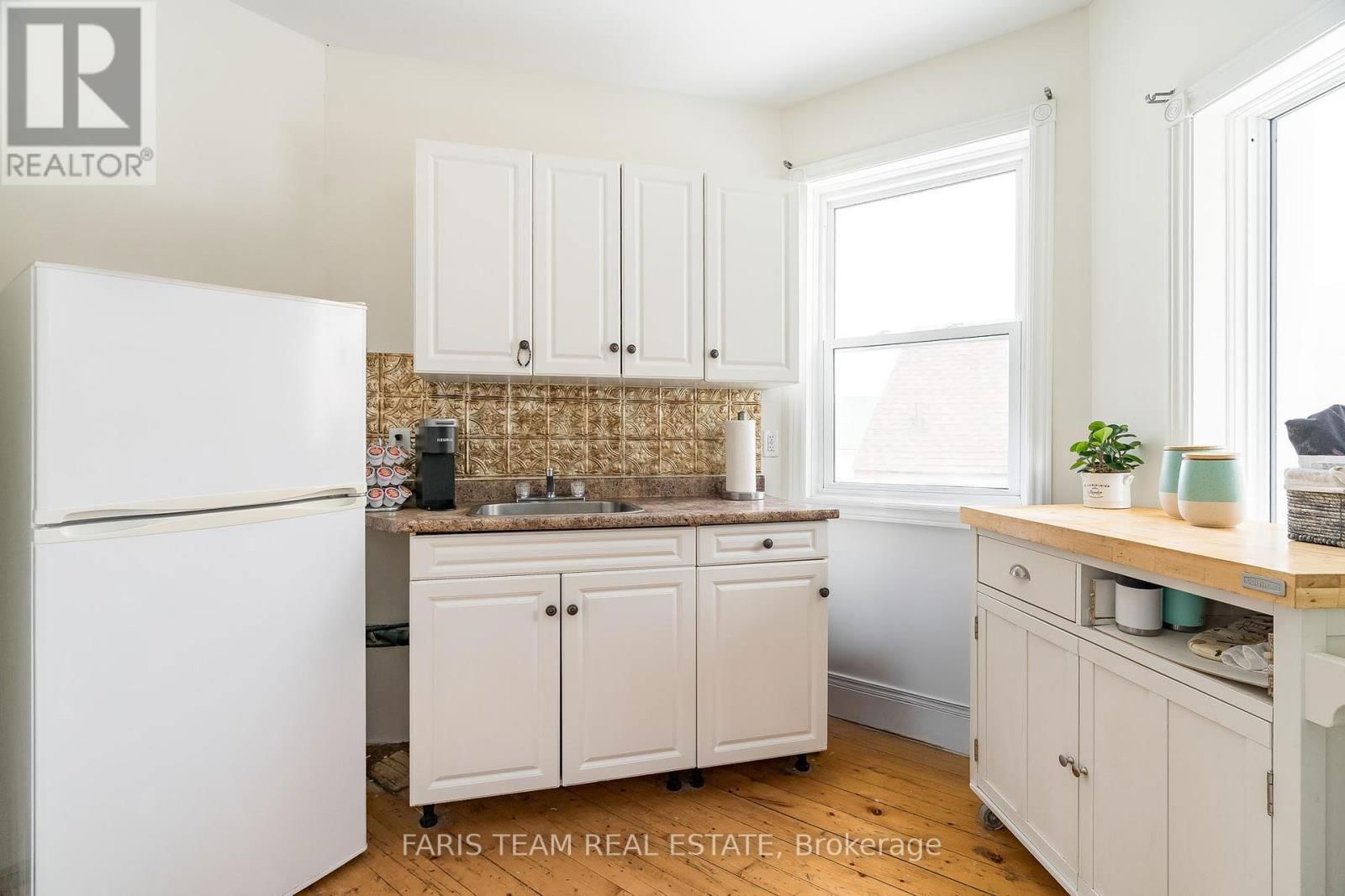 56 BARRIE ROAD Image 12