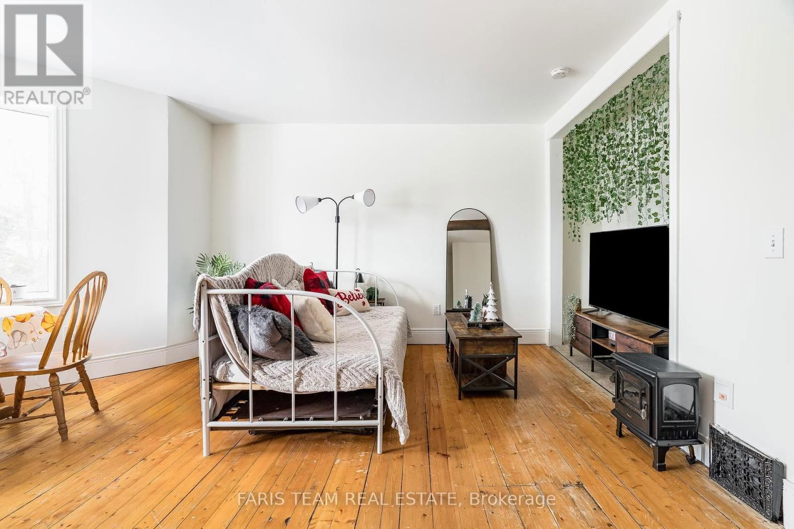 56 BARRIE ROAD Image 14