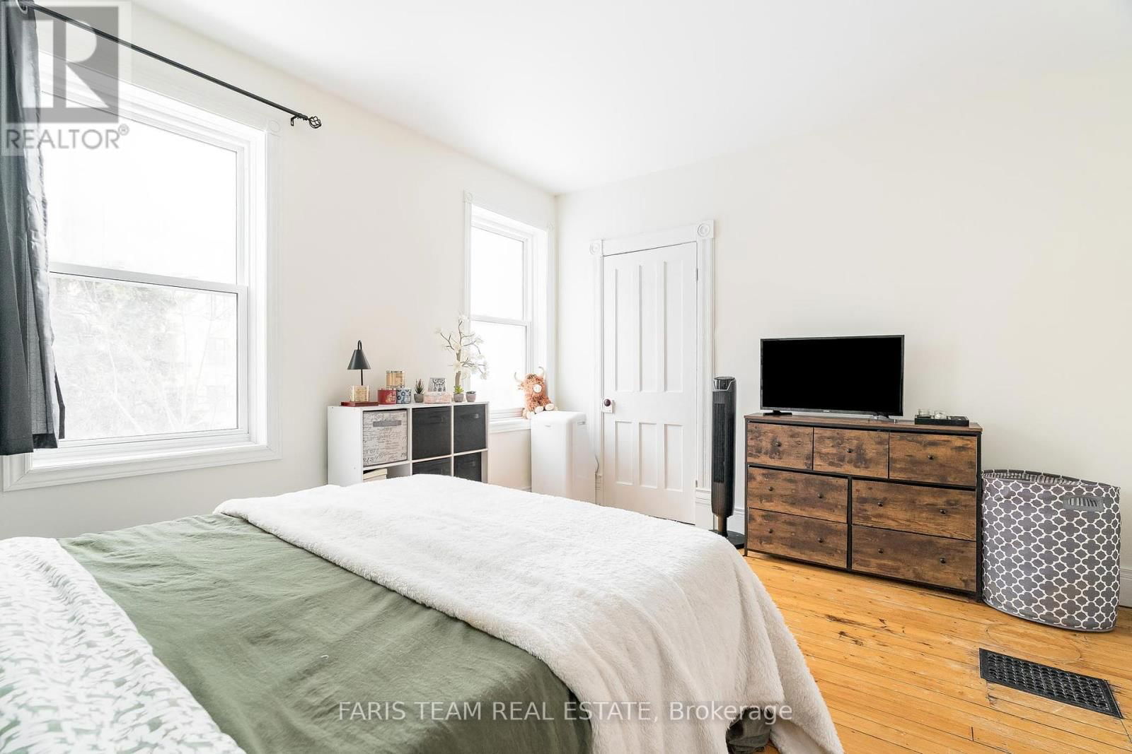 56 BARRIE ROAD Image 15