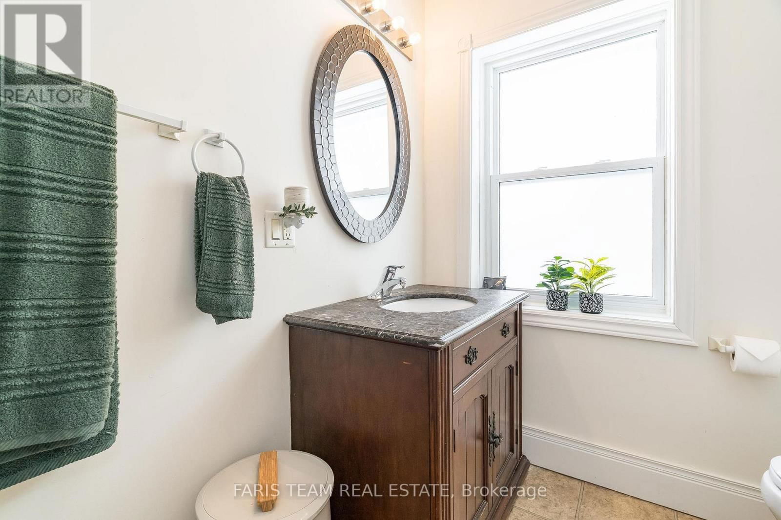 56 BARRIE ROAD Image 16