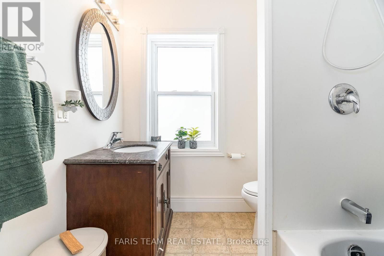 56 BARRIE ROAD Image 17