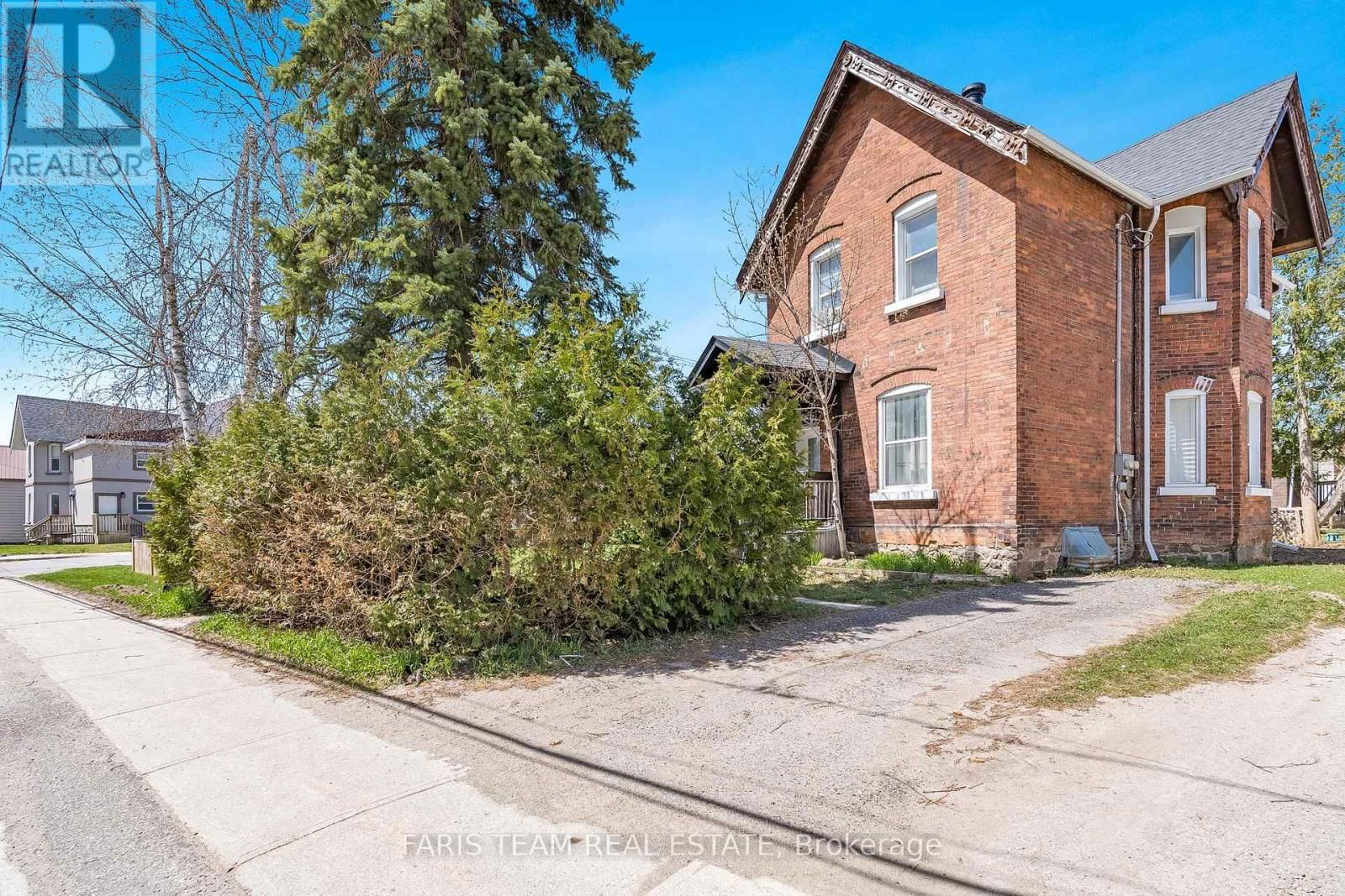 56 BARRIE ROAD Image 21