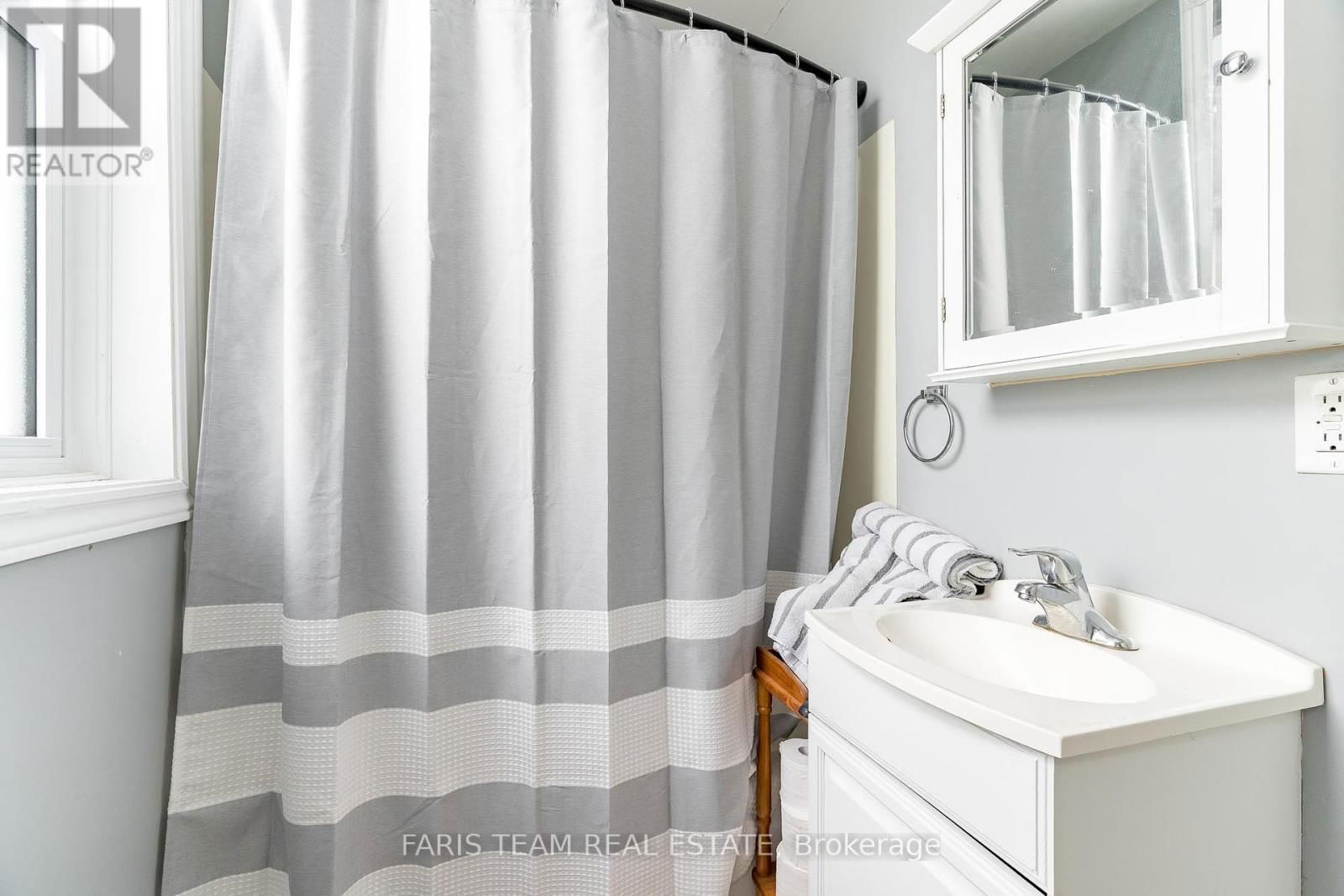 56 BARRIE ROAD Image 9