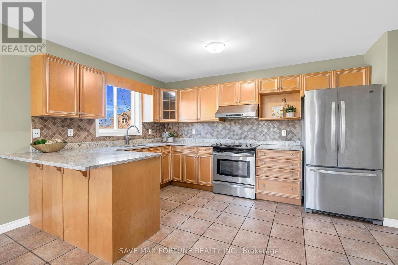 27 CAPILANO COURT Image 13