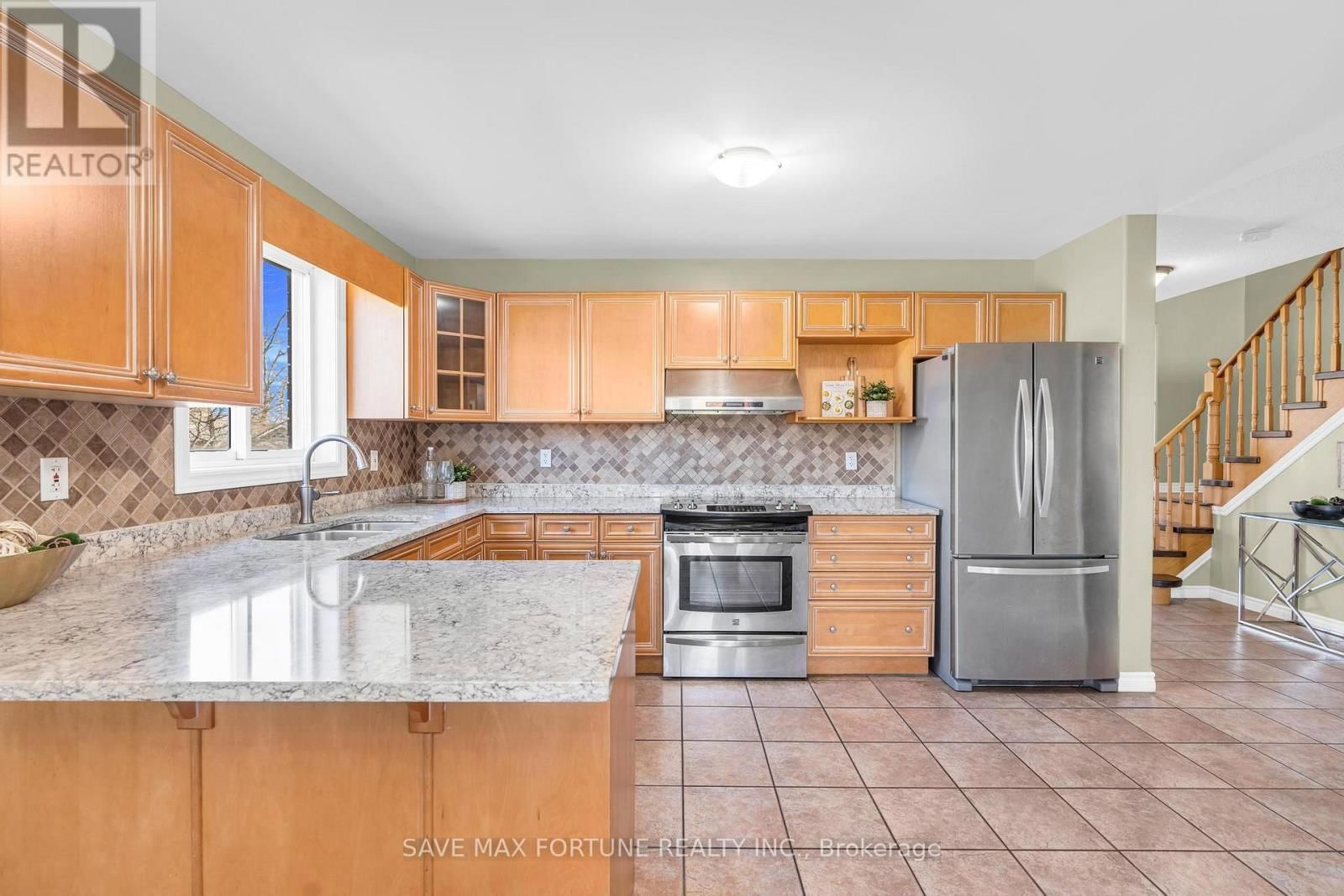 27 CAPILANO COURT Image 14