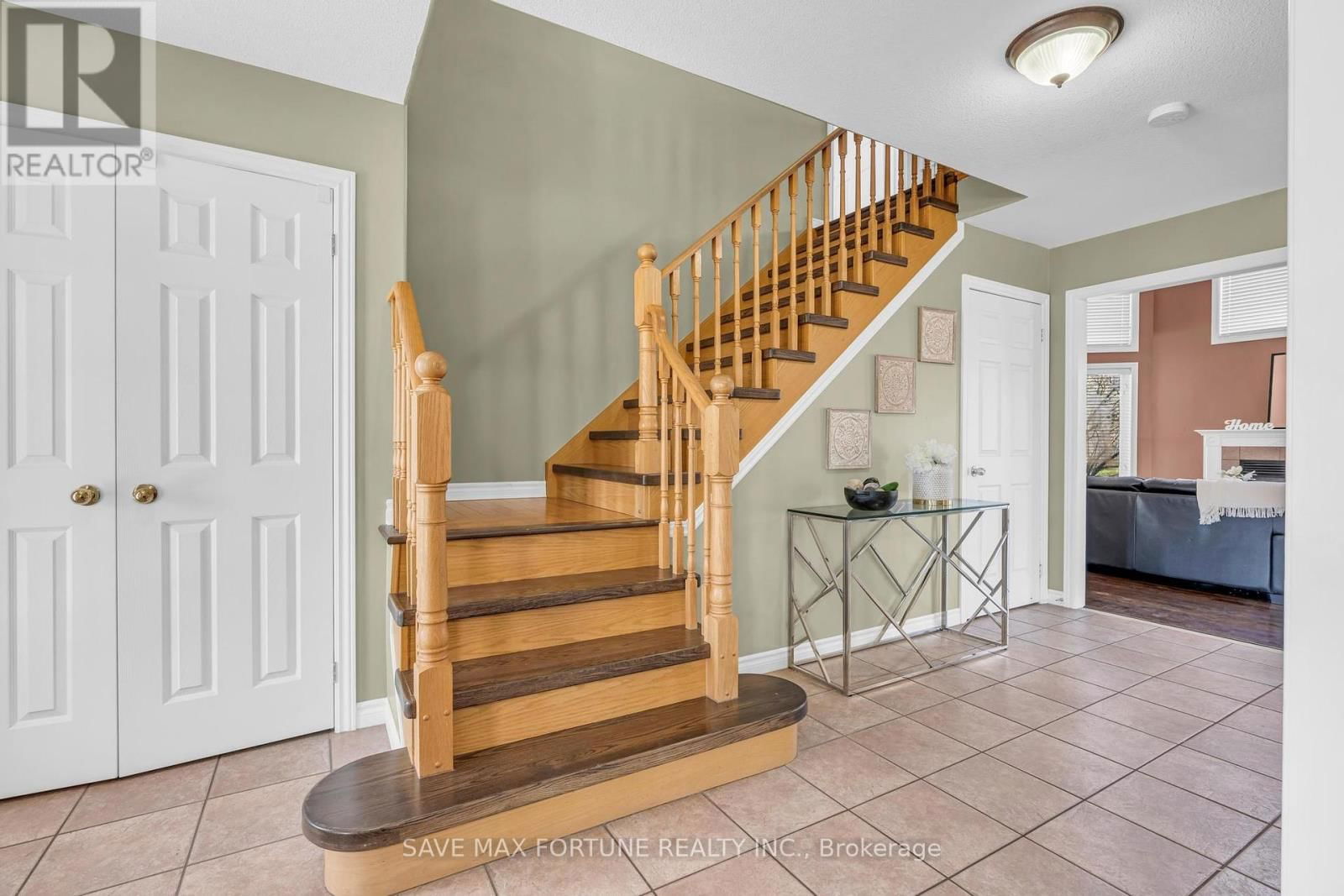27 CAPILANO COURT Image 15