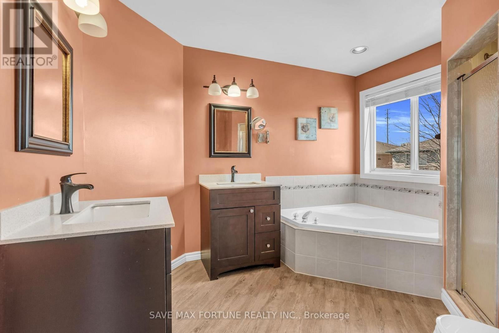 27 CAPILANO COURT Image 21
