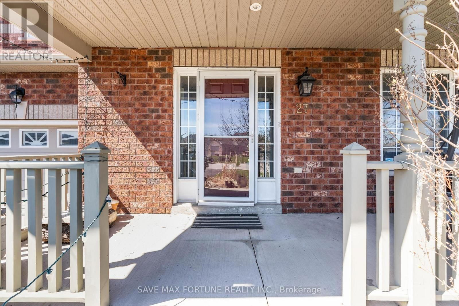 27 CAPILANO COURT Image 3