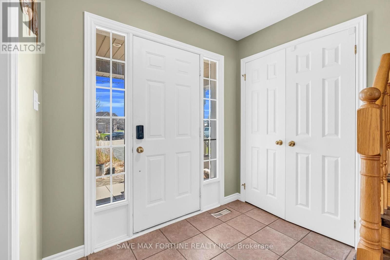 27 CAPILANO COURT Image 4