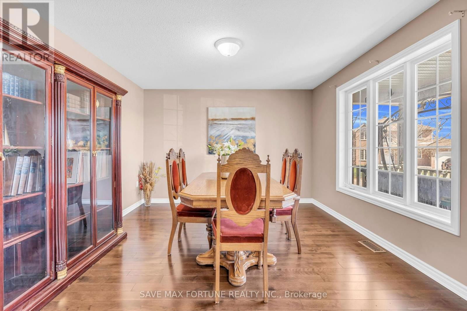 27 CAPILANO COURT Image 6