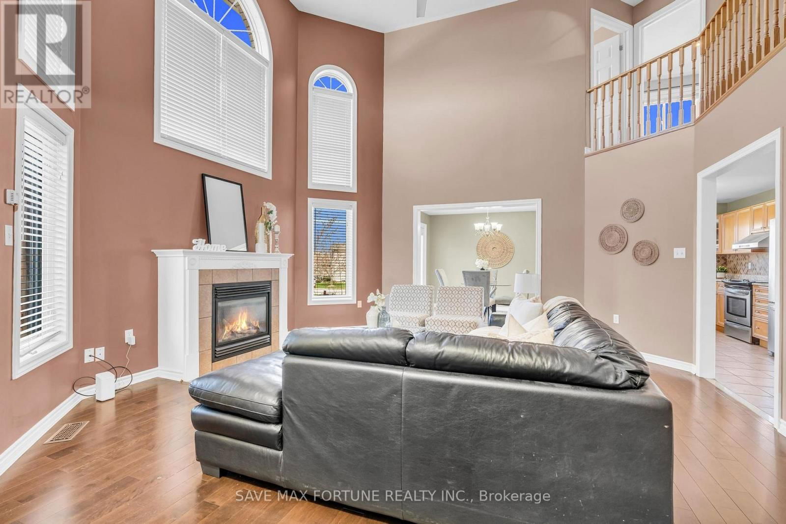27 CAPILANO COURT Image 9