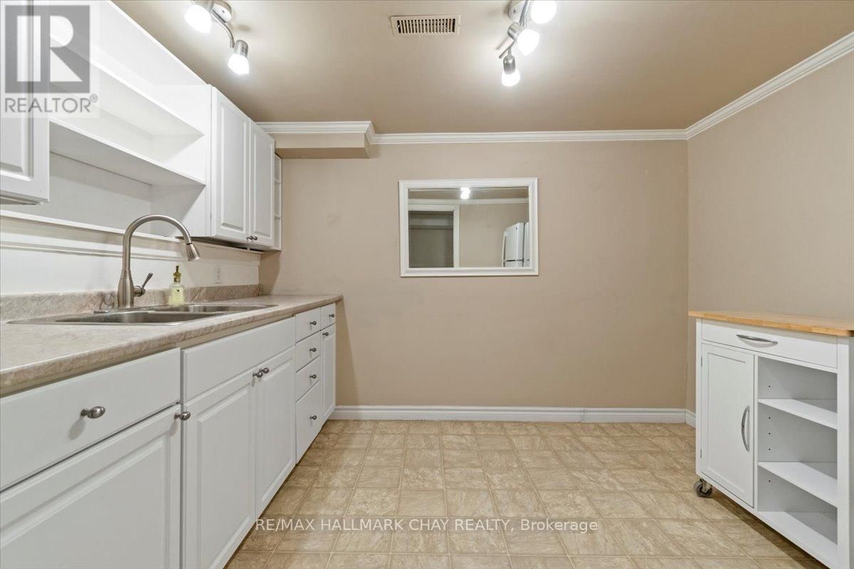 13 FORD STREET Image 30