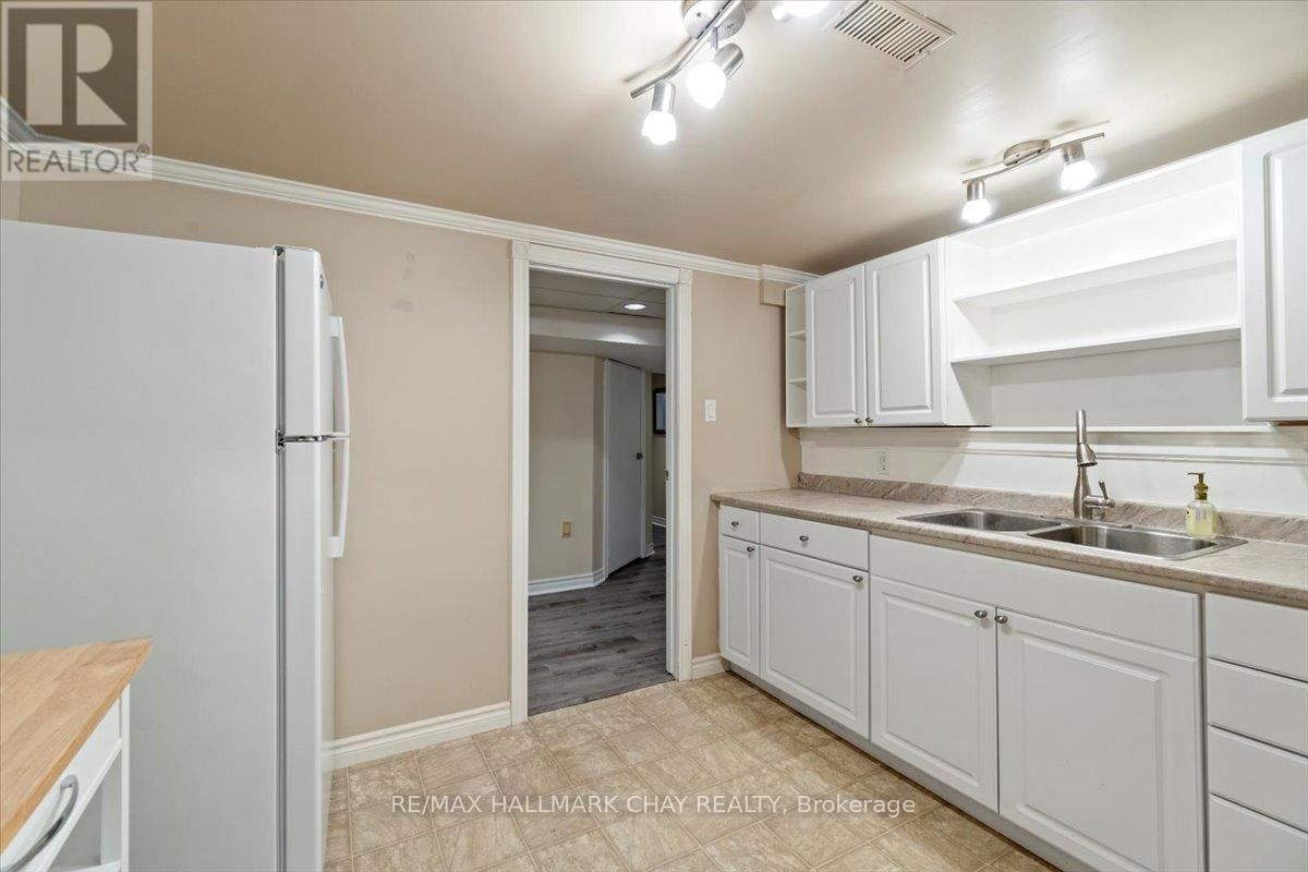 13 FORD STREET Image 31
