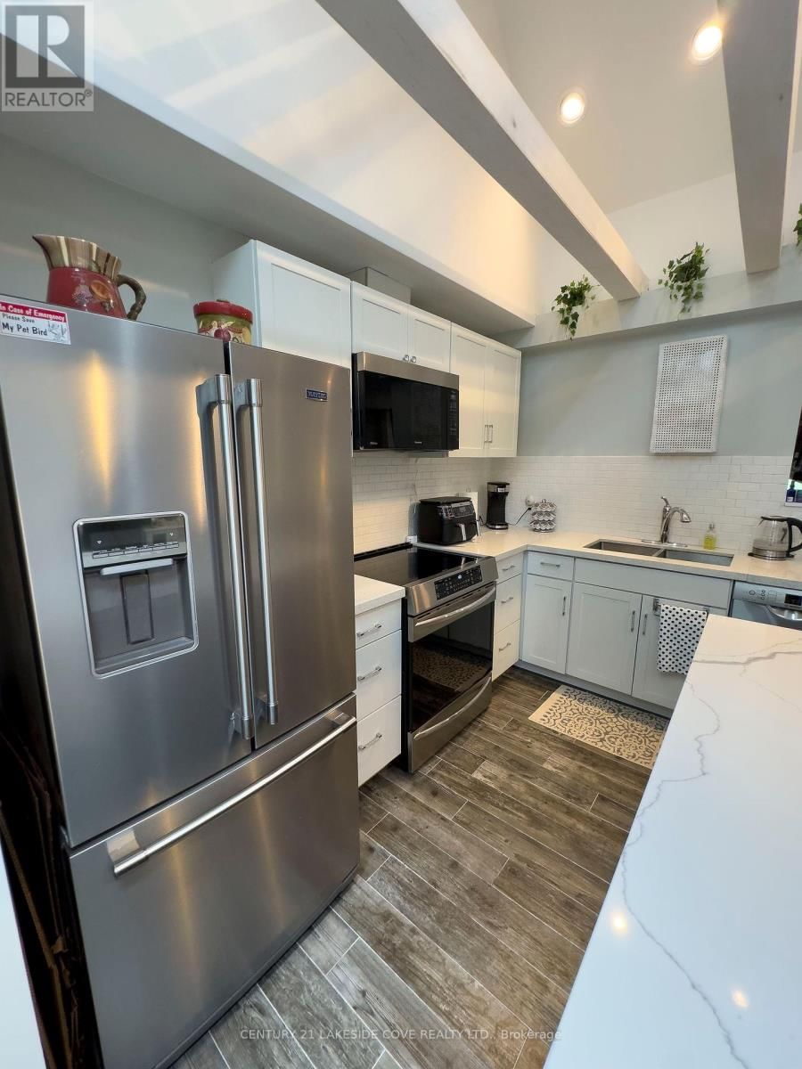 Unit 2 - 3 PARADISE BOULEVARD Image 9