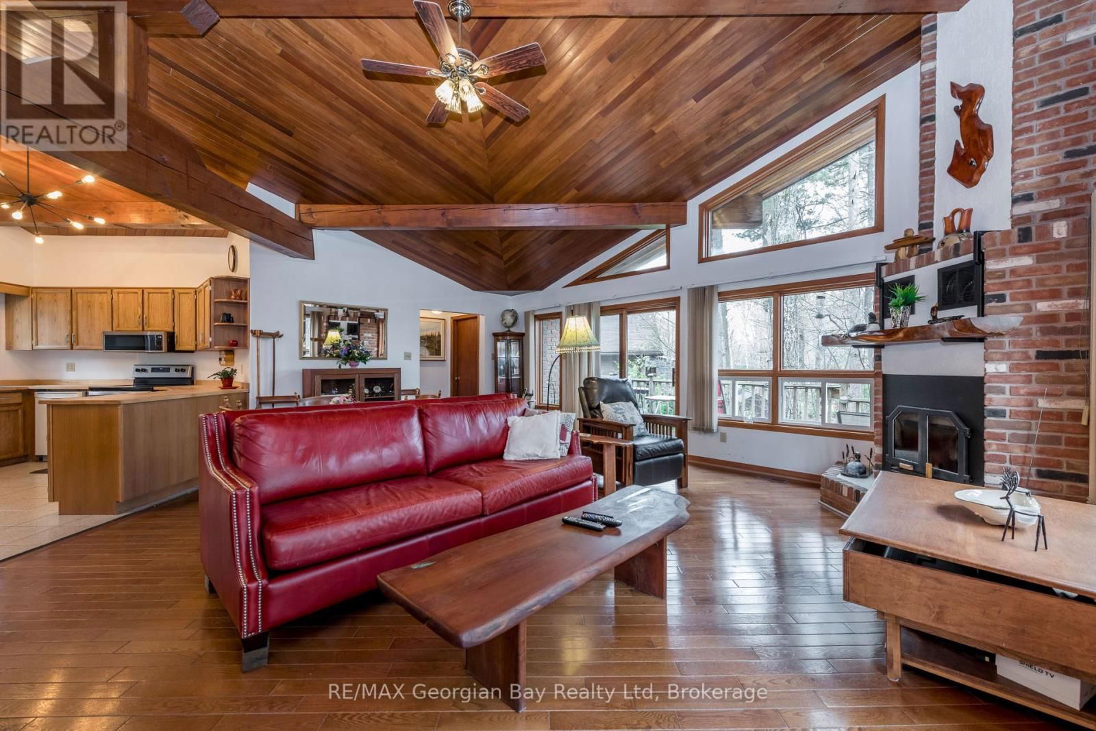 1246 TINY BEACHES ROAD NORTH Image 11