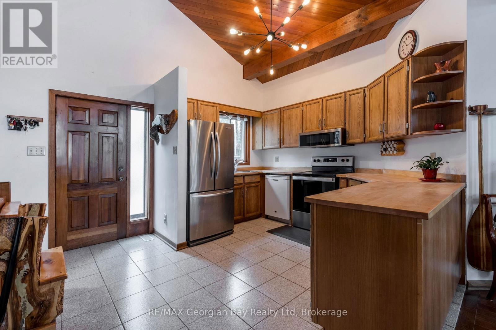 1246 TINY BEACHES ROAD NORTH Image 3