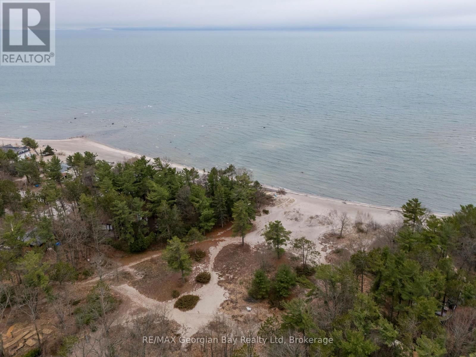 1246 TINY BEACHES ROAD NORTH Image 36