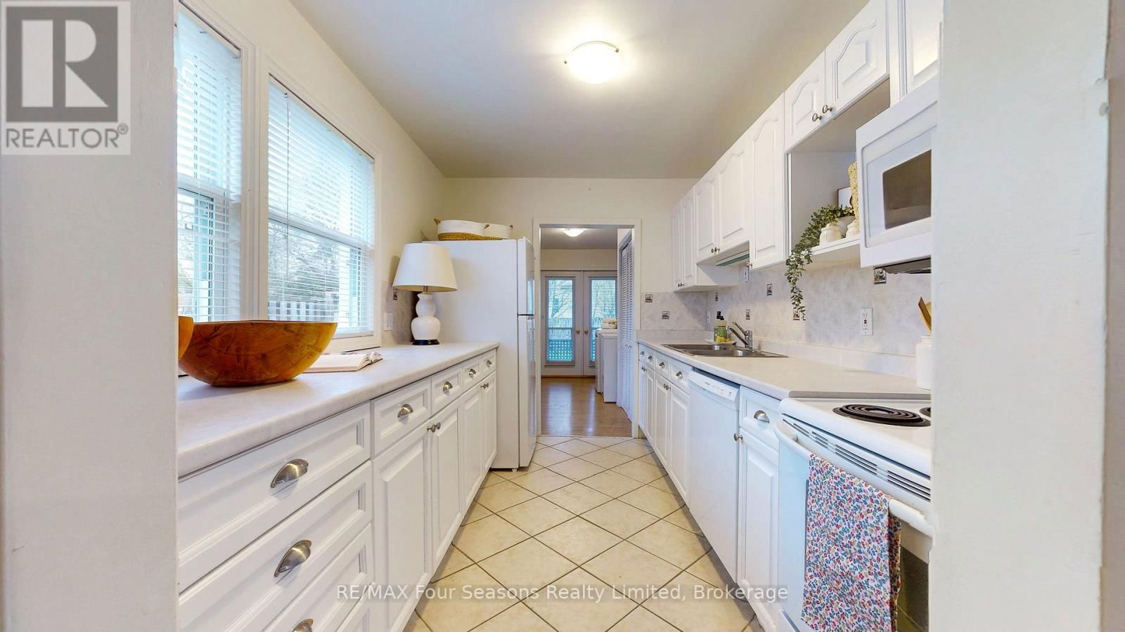 104 OAK STREET Image 10