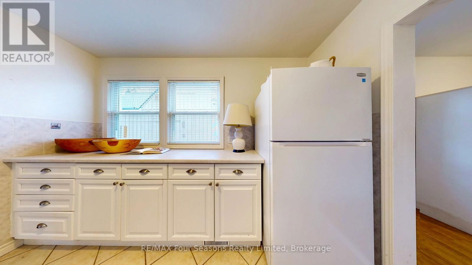 104 OAK STREET Image 12