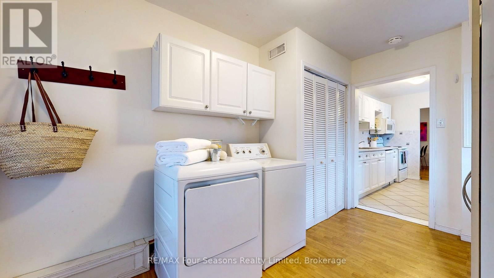 104 OAK STREET Image 14