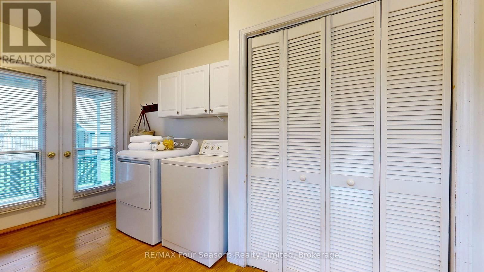 104 OAK STREET Image 15