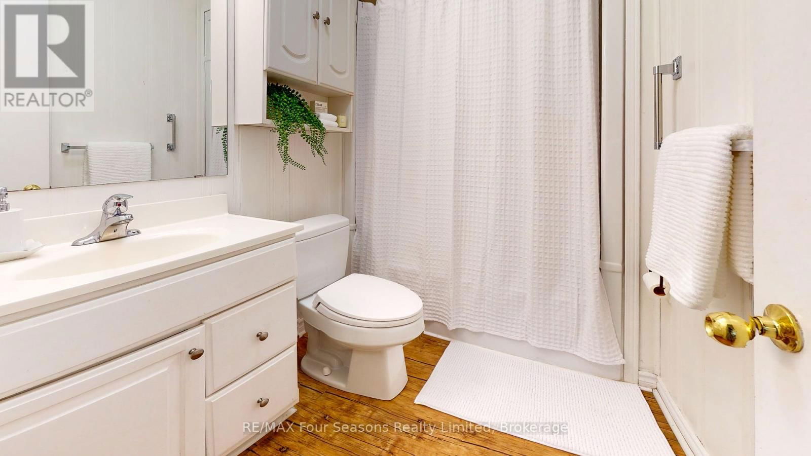 104 OAK STREET Image 22