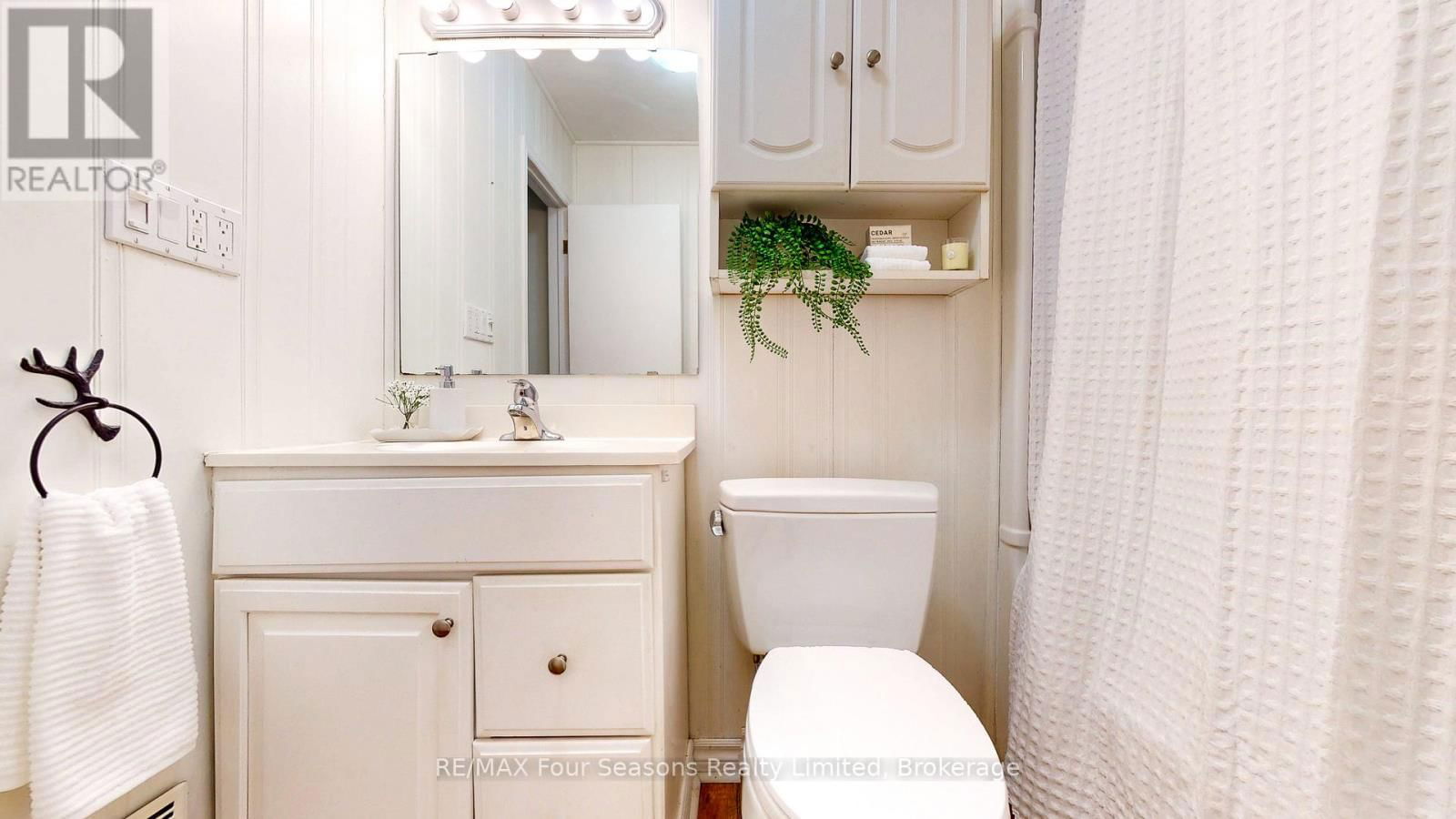 104 OAK STREET Image 23