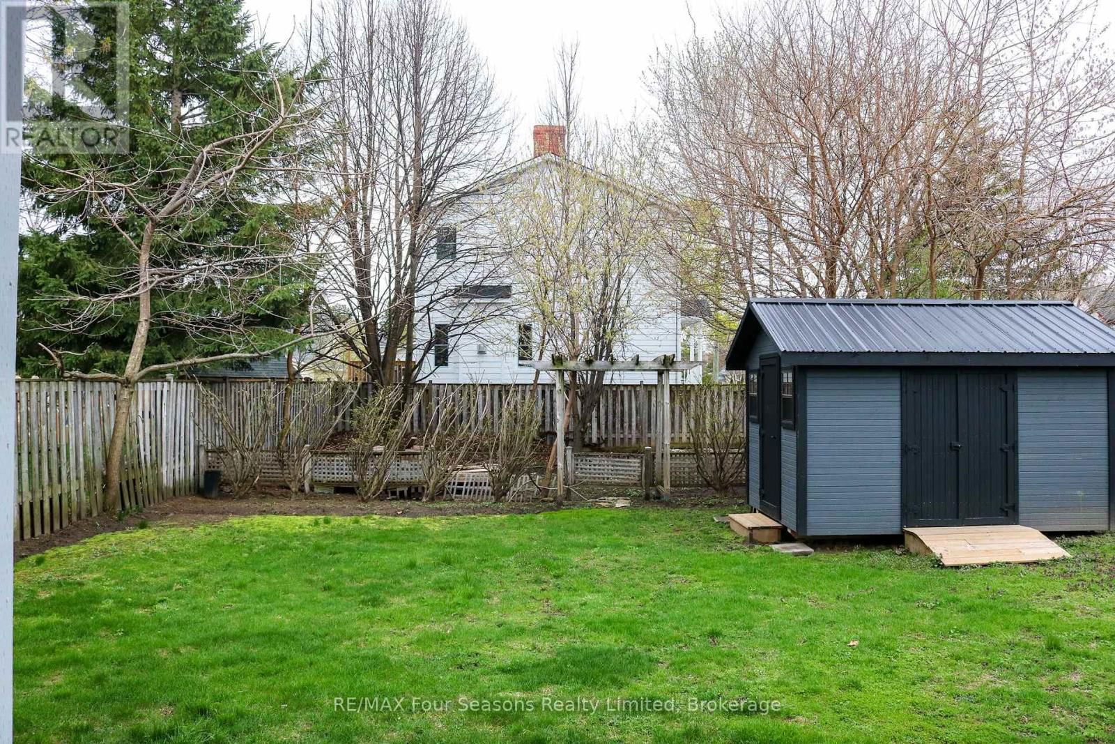 104 OAK STREET Image 30