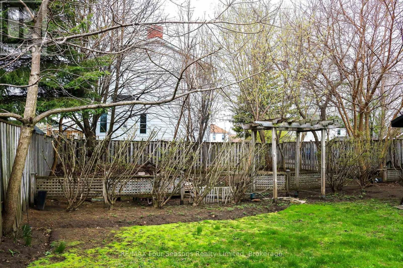 104 OAK STREET Image 31