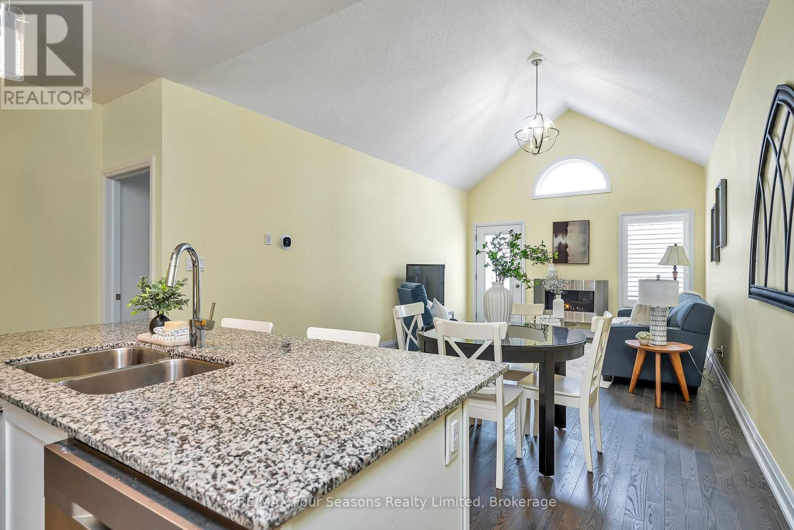 16 KARI CRESCENT Image 10