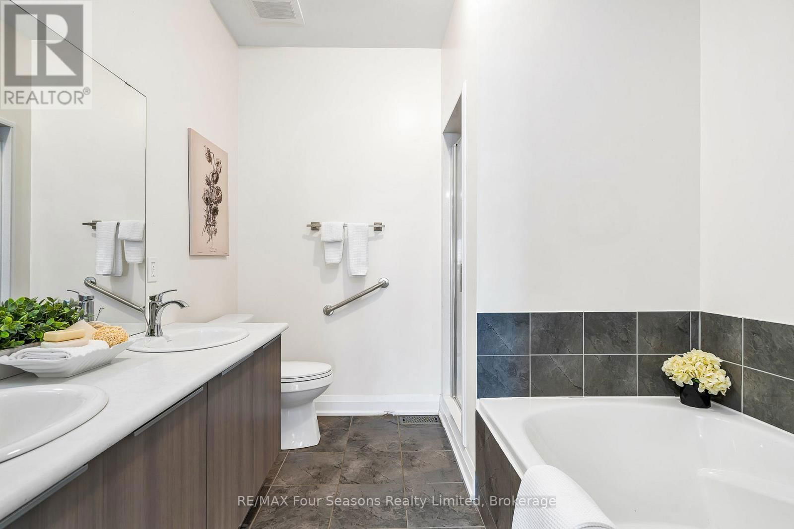 16 KARI CRESCENT Image 17