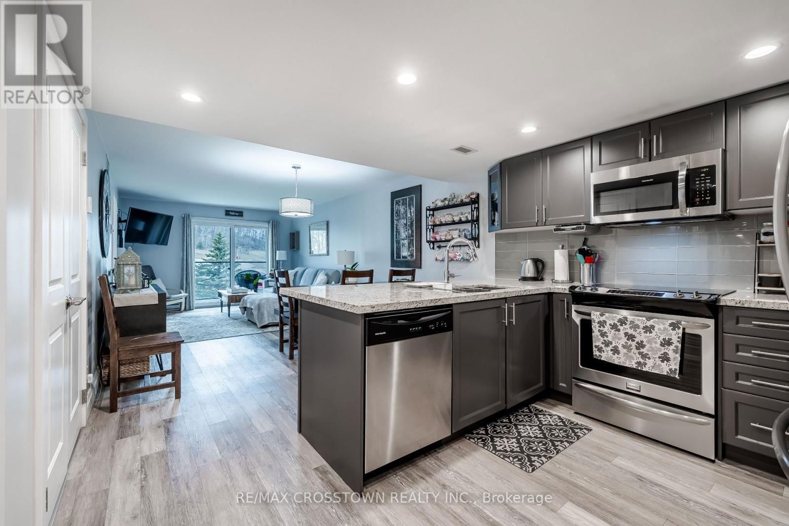 302 - 80 HORSESHOE BOULEVARD Image 10