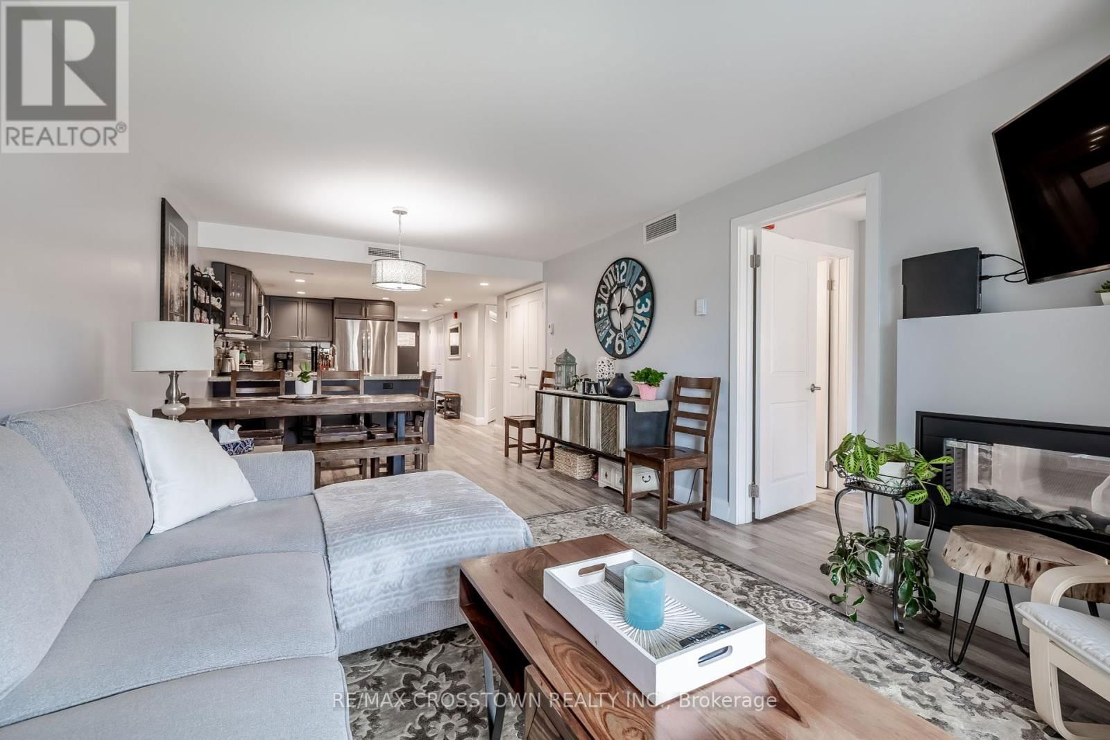 302 - 80 HORSESHOE BOULEVARD Image 18
