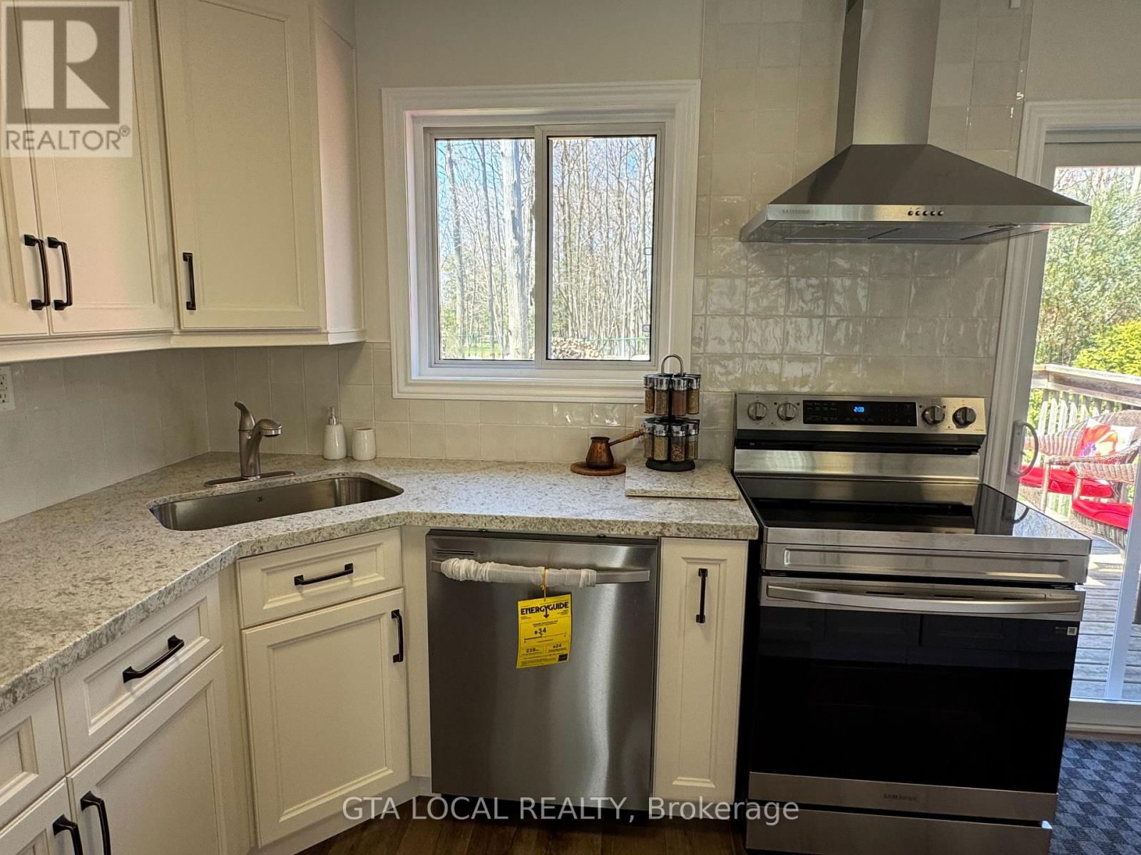 98 OSBORNE STREET Image 5
