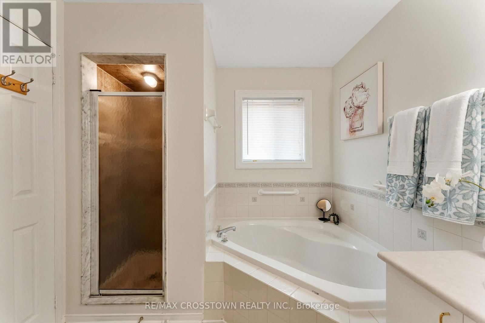 36 LESLIE AVENUE Image 18