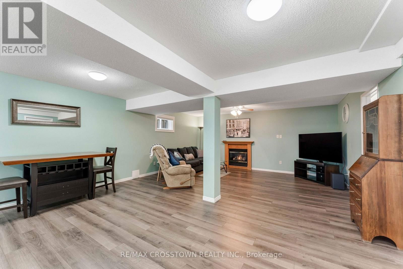 36 LESLIE AVENUE Image 19