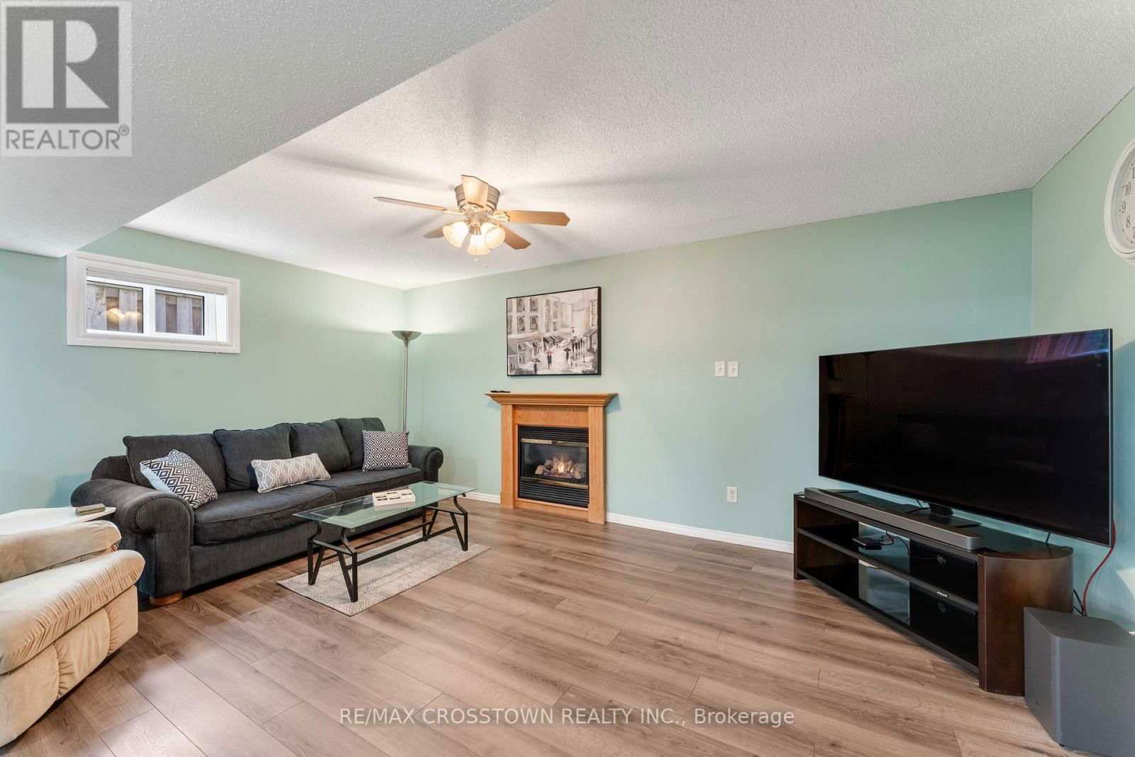 36 LESLIE AVENUE Image 20