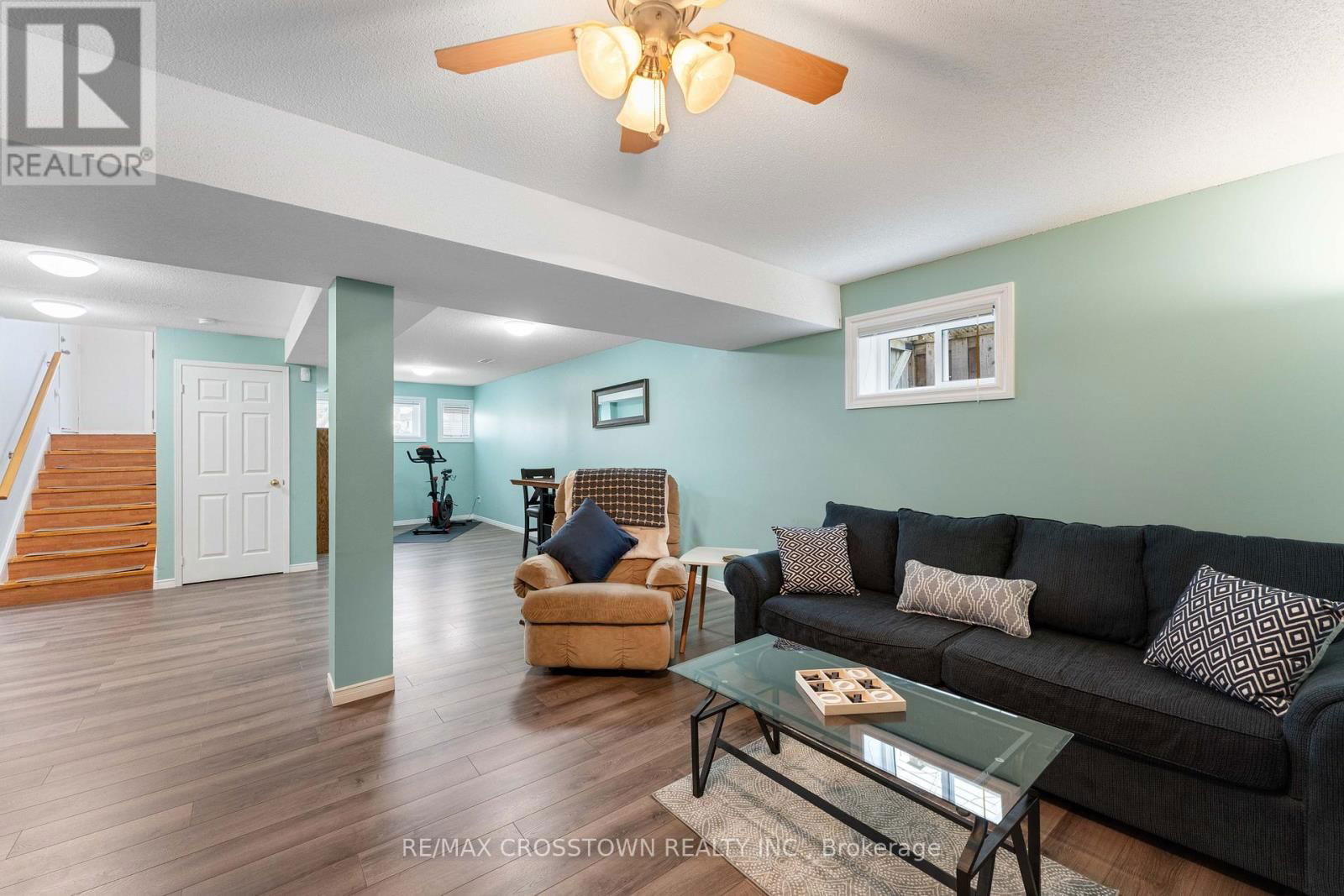 36 LESLIE AVENUE Image 21