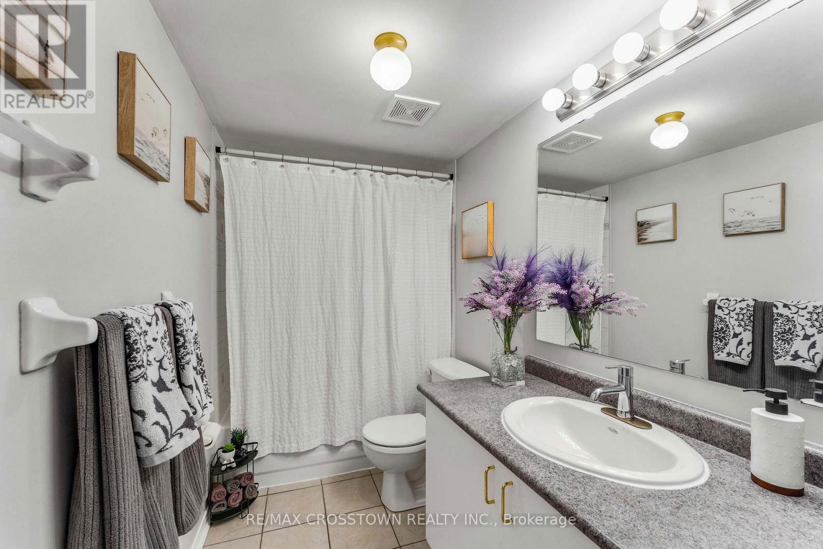 36 LESLIE AVENUE Image 24
