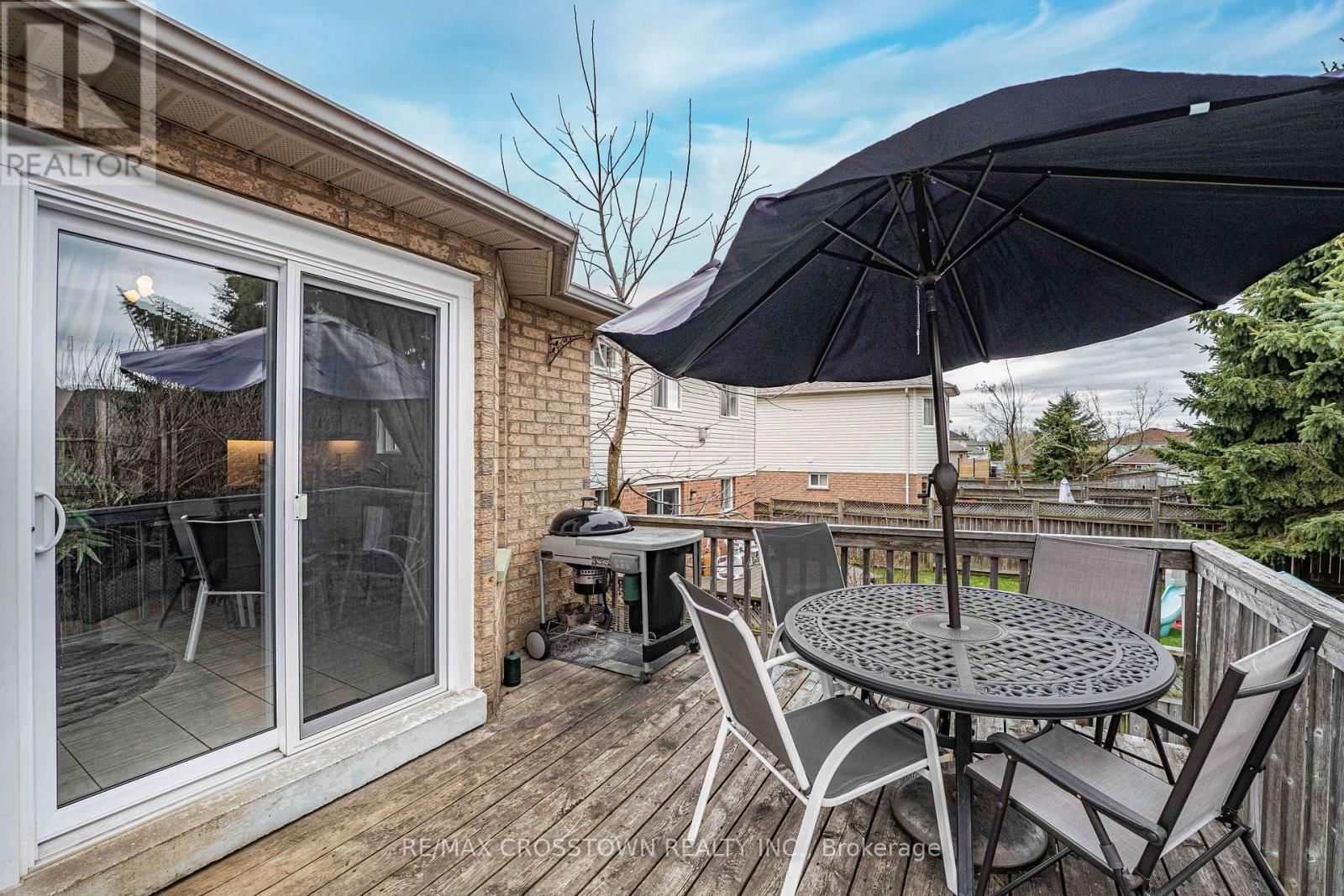 36 LESLIE AVENUE Image 25